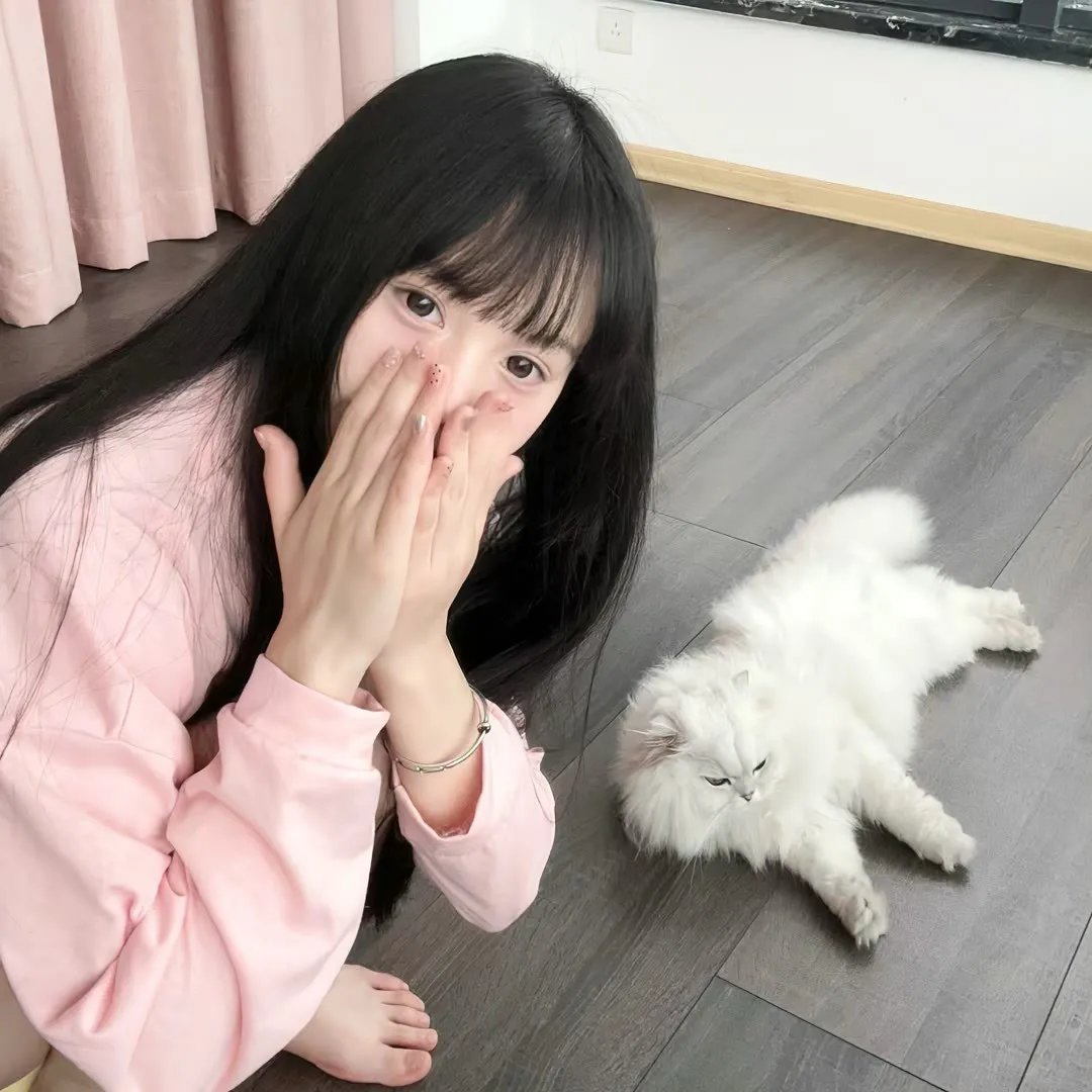 穿黑衣的女孩